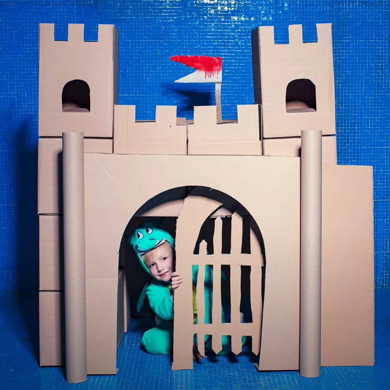 Stabile Bauwerke aus Altkartons – Upcycling-Set