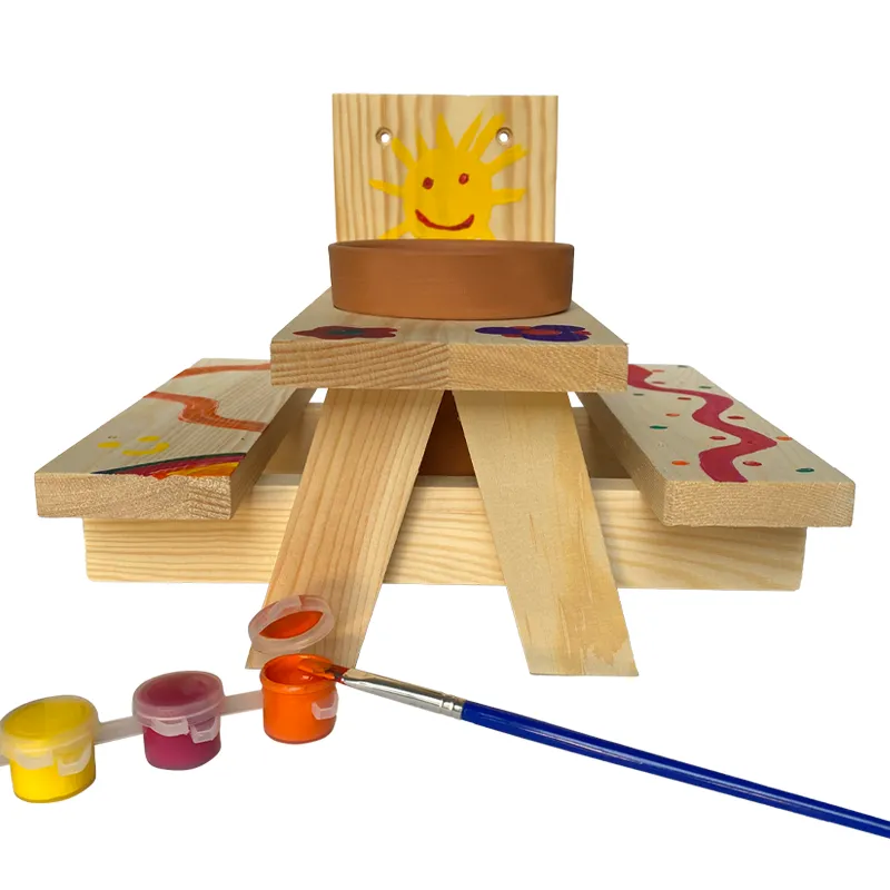 Kreativset Eichhörnchen-Picknicktisch