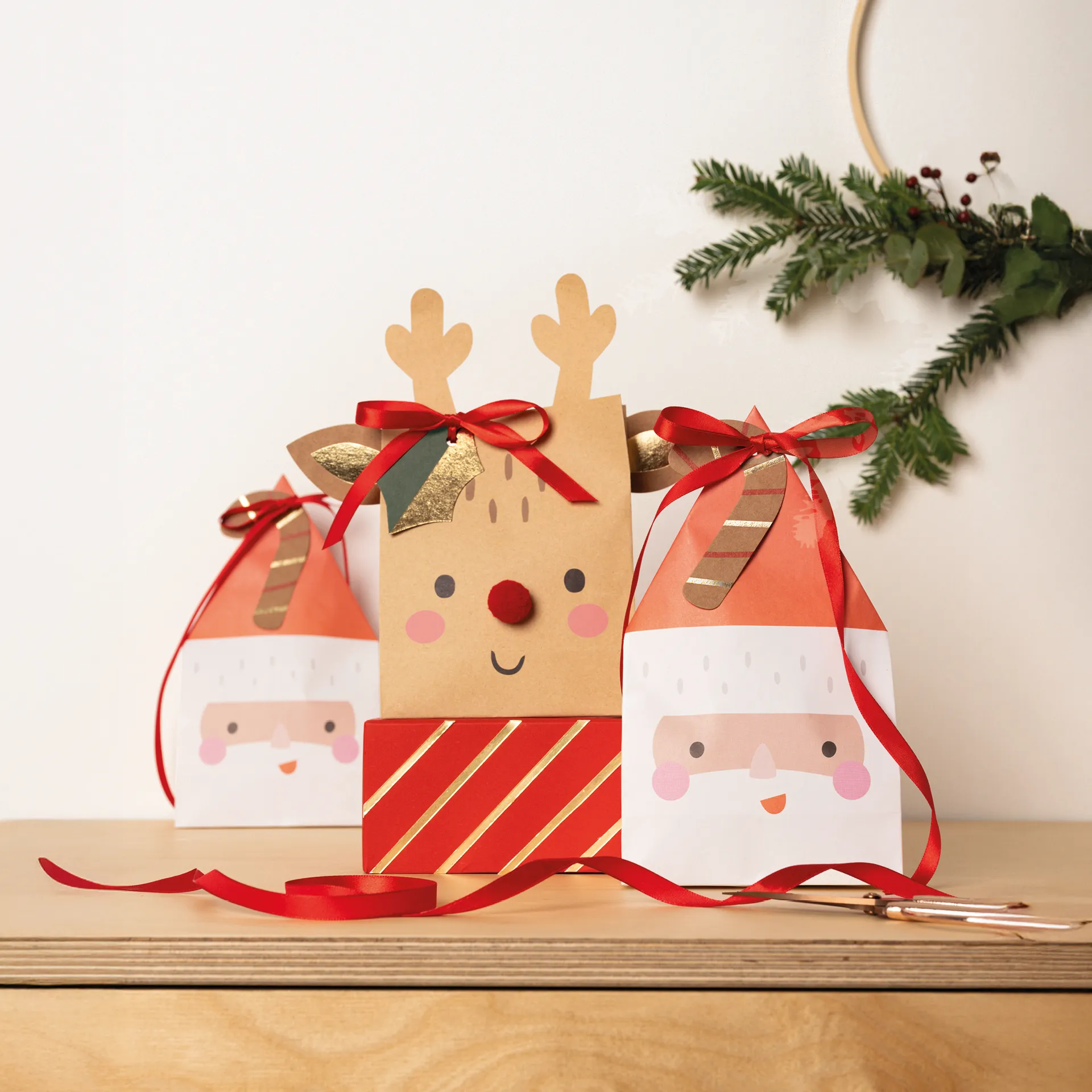 Papiertüten "Weihnachtsmann & Rentier", 8 Stück