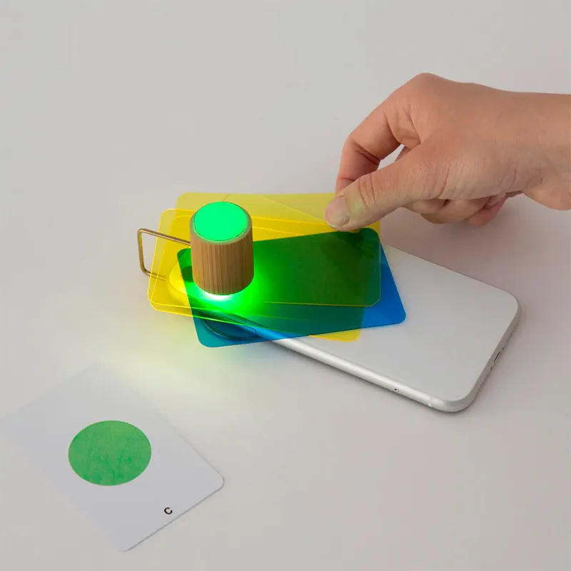 Handy-Farbmischer mit Spielkarten