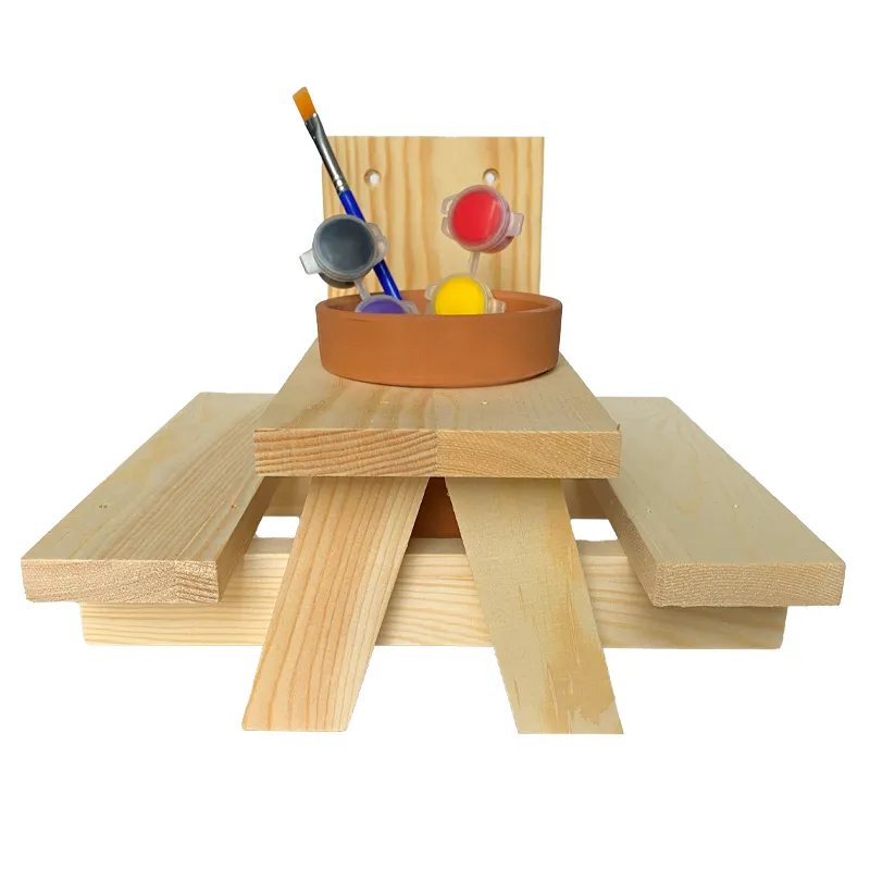 Kreativset Eichhörnchen-Picknicktisch