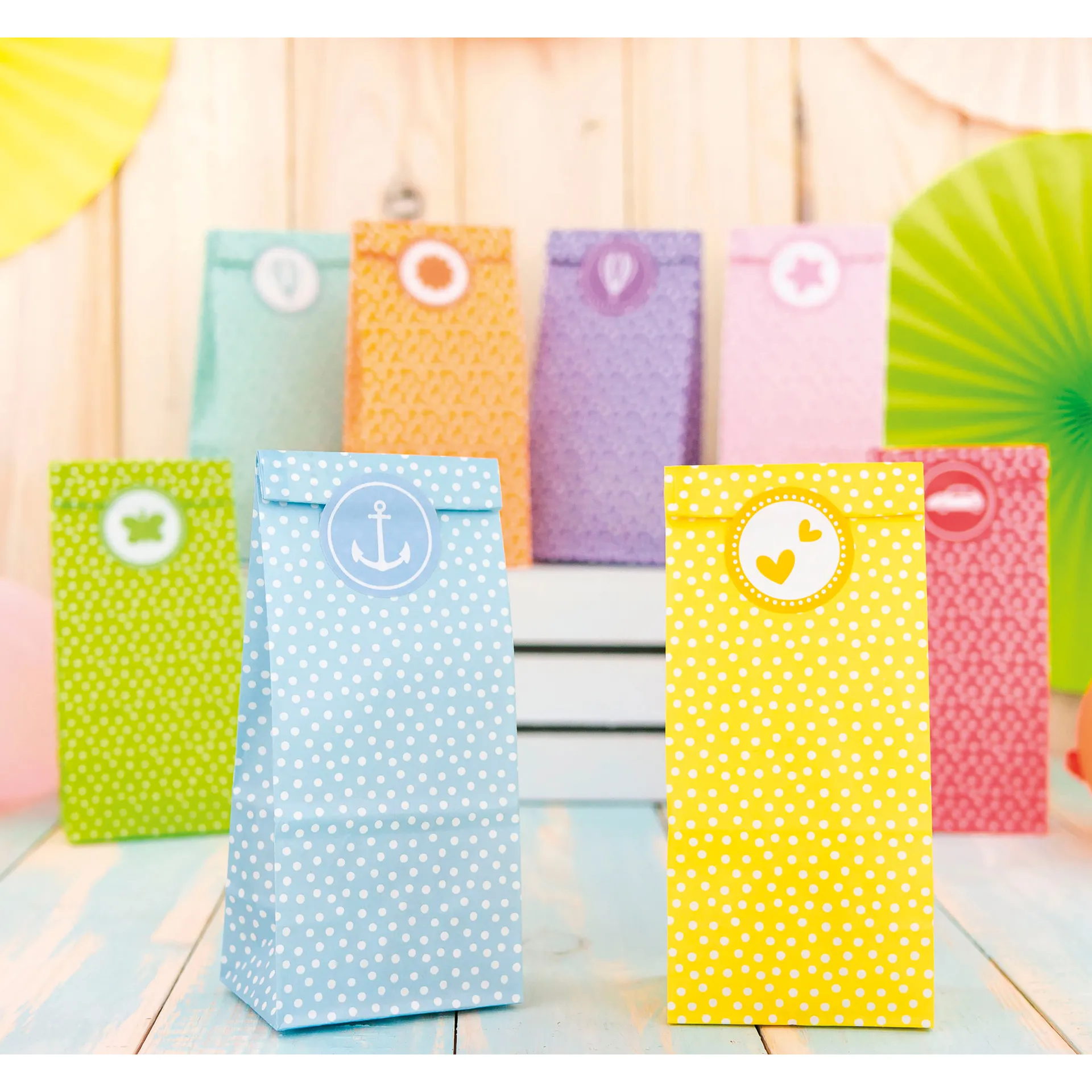 Geburtstagstüten mit Aufklebern, 24 Stück