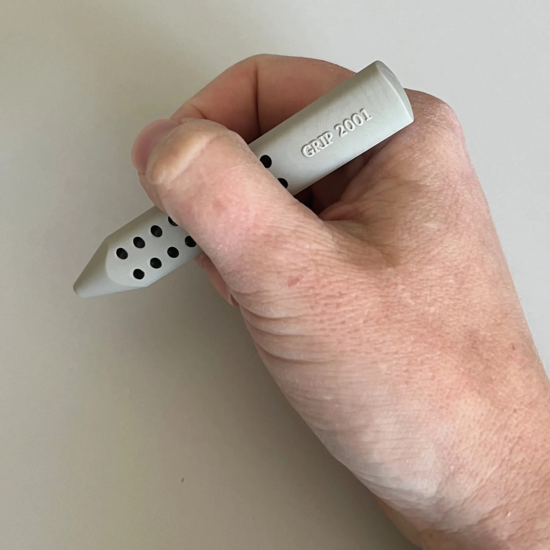 Faber-Castell Grip 2001 Dreikantradierer, grau